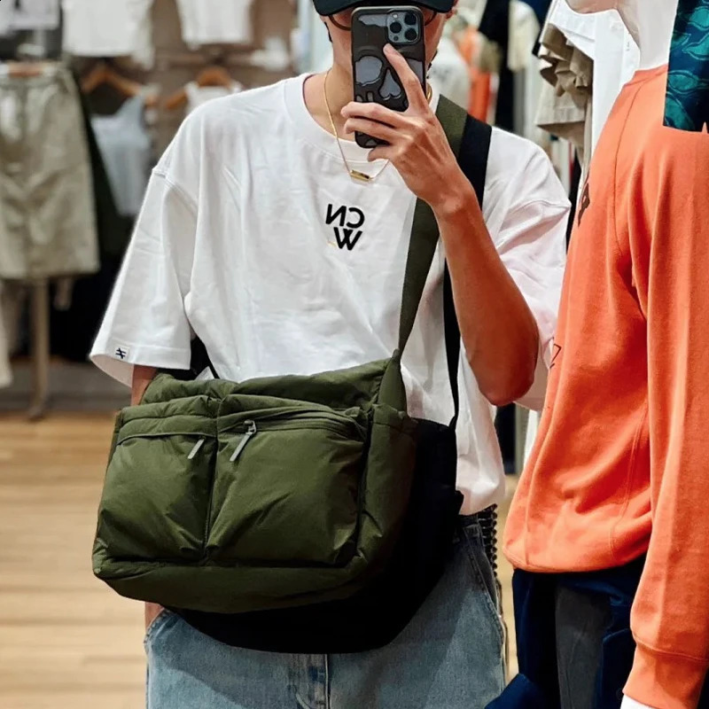 Large capacity casual shoulder bag with single shoulder strap and multiple pockets suitable for outdoor travel and business use 250318