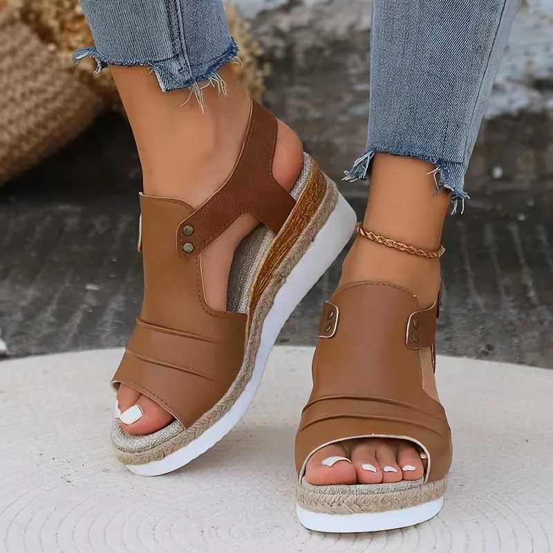 New Arrival Womens Wedge Sandals New Summer Lightweight Womens Platform Casual Sandals Womens Beach Luxury Designer Sandals T250318