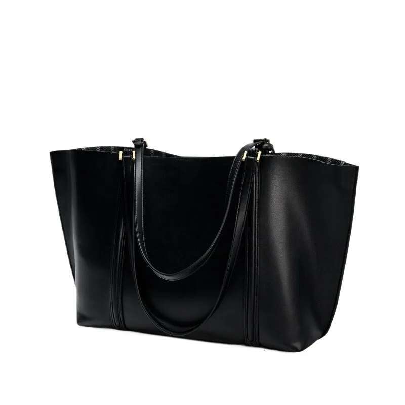 Famous Brands Tote Women New Minimalist Casual Large Capacity Shoulder Bag Pendant Detail Interior Maxi Pocket Female Bags