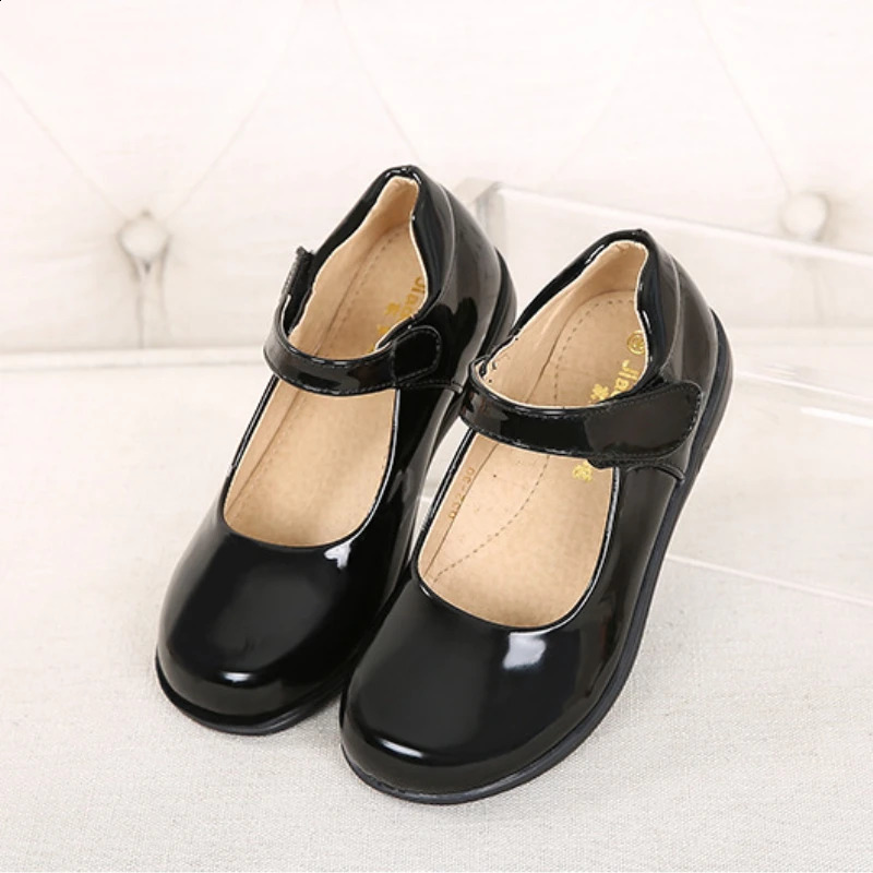 Childrens leather shoes spring and autumn versions black school girls fashionable childrens uniforms performance 250319