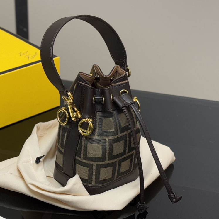 Designer Leather Bucket Bag Womens Drawstring Shoulder Bags Mini Letters Tote Fashion Men Buckets Purses Versatile Cross Body Bags