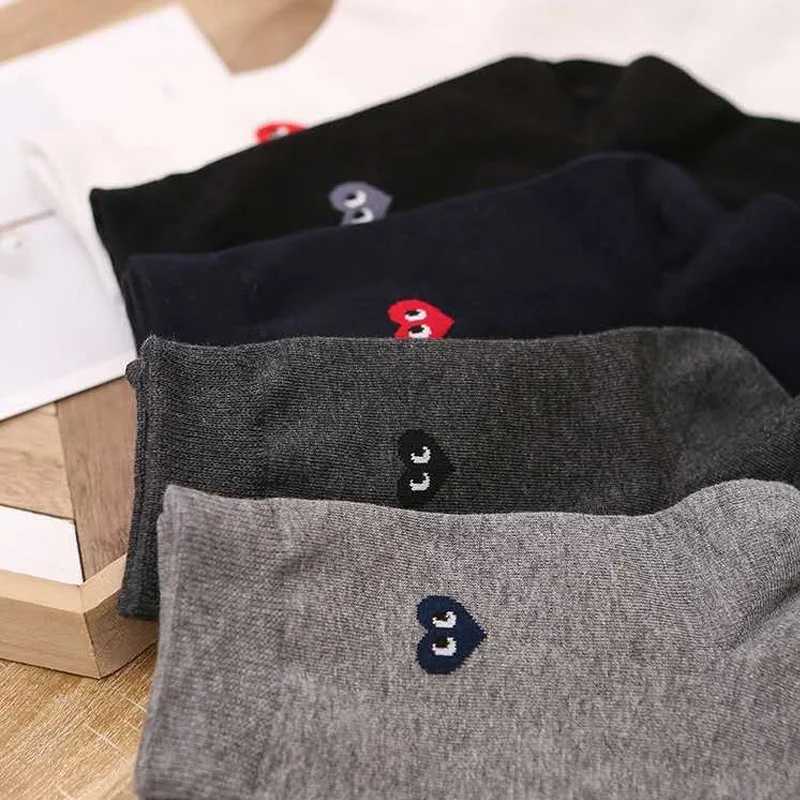 Ins socks Breathable and absorbent Gentleman Korean version black and white Solid color love fashion in the leisure sports wind X250319