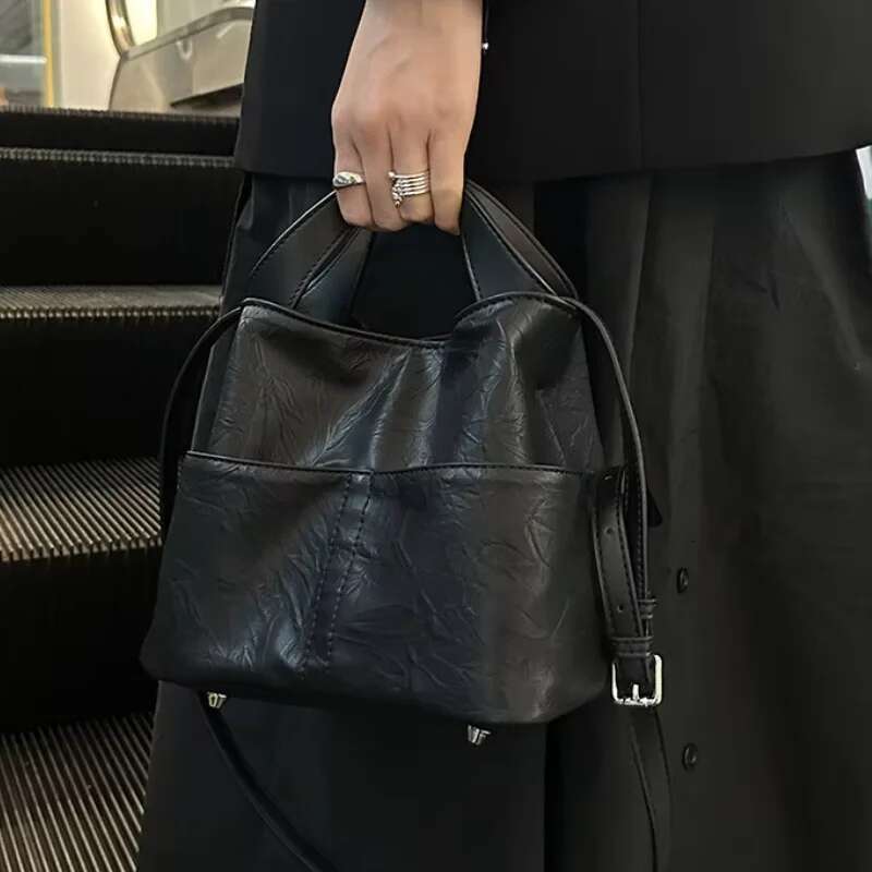 Fashion Spring New Hand Grab Pattern Retro Soft Leather Surface Large Capacity Versatile Multi Compartment Bucket Single Bag