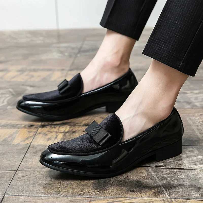 New luxury mens casual Loafers Fi decorative suede driving shoes business formal dress grooms shoes Zapatos HombreXJ250319