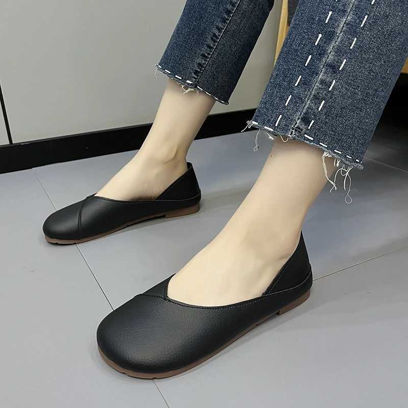 Womens Sliding Leather Coat Spring and Autumn Ballet Shoes Womens Casual Round Toes Cute Apartment Nurse Shoes Sports Shoes Plus Size 43XJ250319
