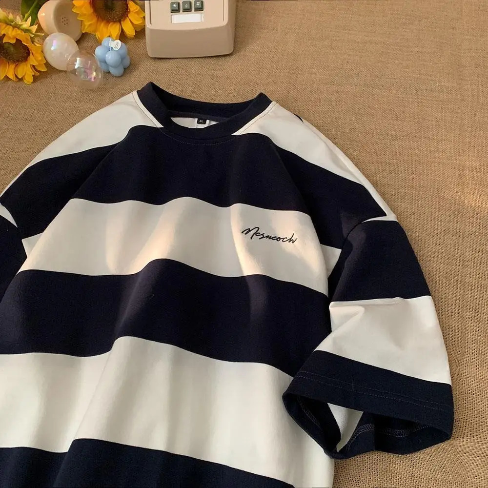 Summer American Street Retro Stripe Letter Print Graphic T-shirt Men and Women Trend Loose Casual Short Sleeve Top harajuku 250319