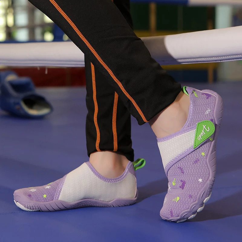 Aqua Shoes Beach Five Fingers Barefoot Water Shoes Swimming Lightweight Non-slip Seaside River ren Sneakers Summer 250318