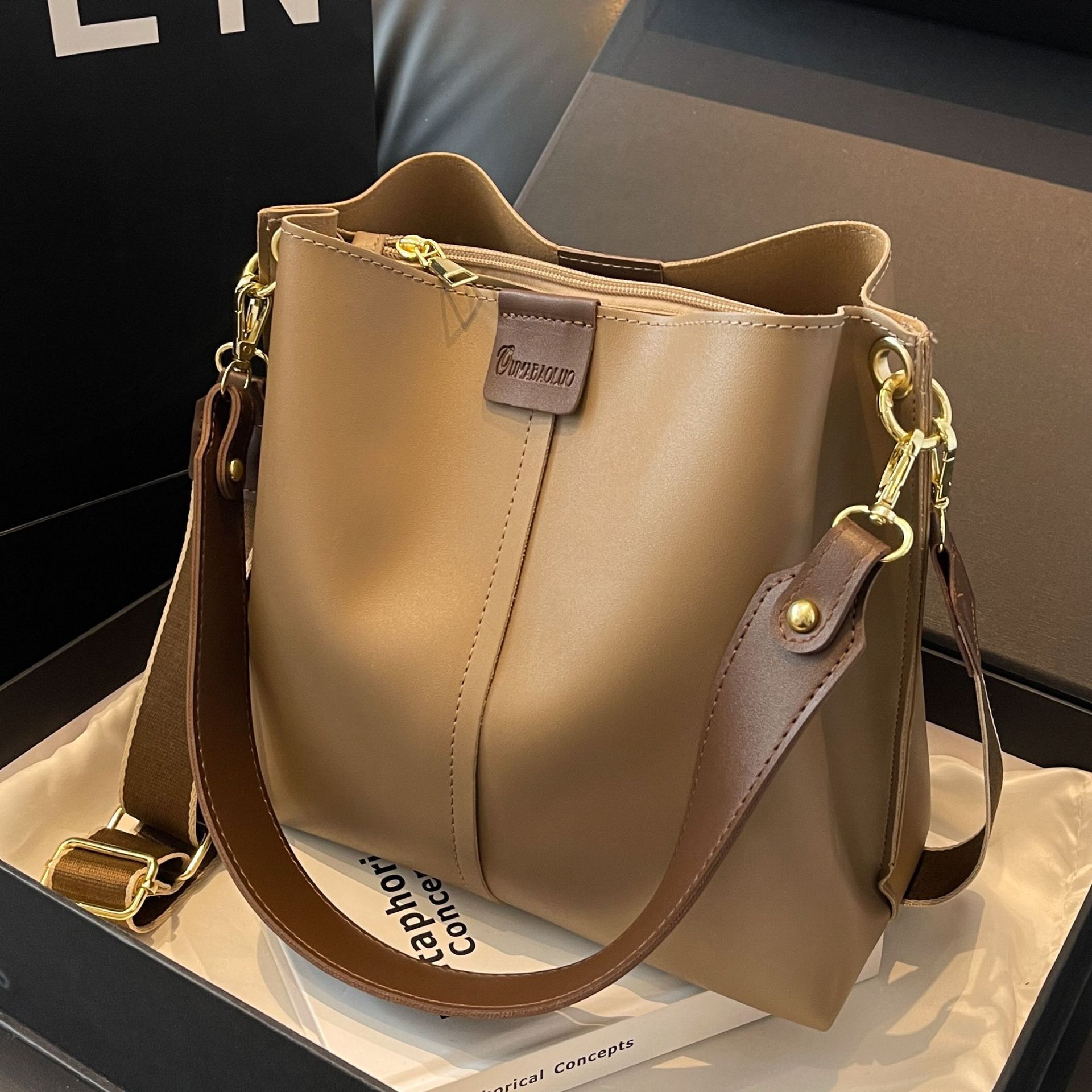 Large Capacity Bucket For Women's fashion New Fashionable Autumn And Winter Broadband Crossbody Bag, One Shoulder Portable Tote Bag Fashion Shoul