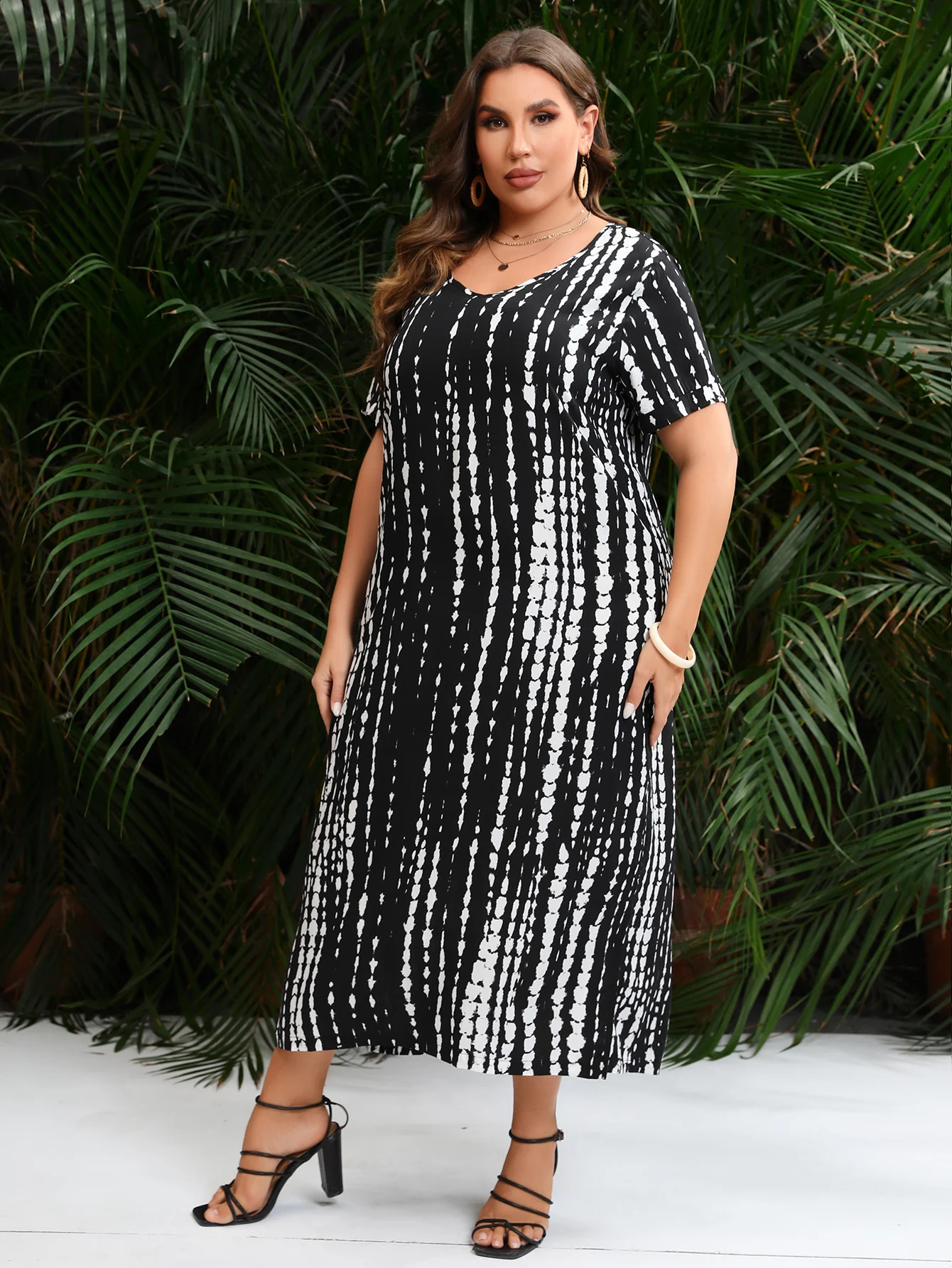 Plus size womens dress 2024 summer Vneck short sleeved white black striped printed casual loose oversized long skirt 250319