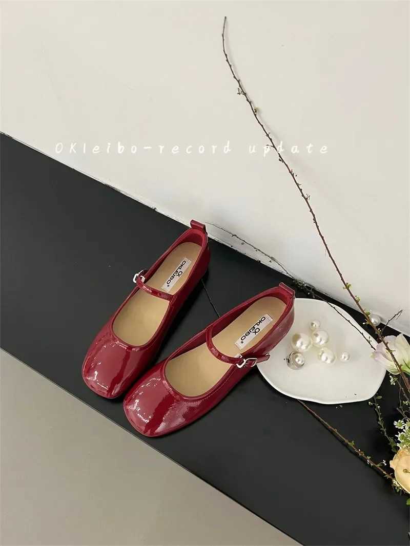 Brand Flat Bottom Mary Jane Womens Shoes French and Line Buckle Red Womens Patent Leather Ballet Shoes Trend Size 33-44XJ250319