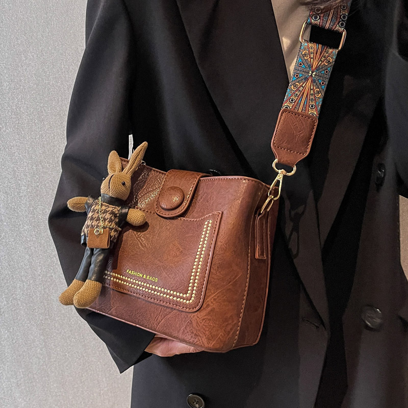 Small And Trendy Design, Versatile Commuting Single Shoulder Crossbody For Women's fashion New High-End Texture Bucket Bag Fashion Shoulder Bags