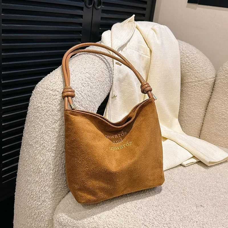 Retro Wens Suede Bag Trendy Underarm Handbag Autumn New Bucket Bag Fem Shoder Bag with Adjustable Shoder Strap Z250318