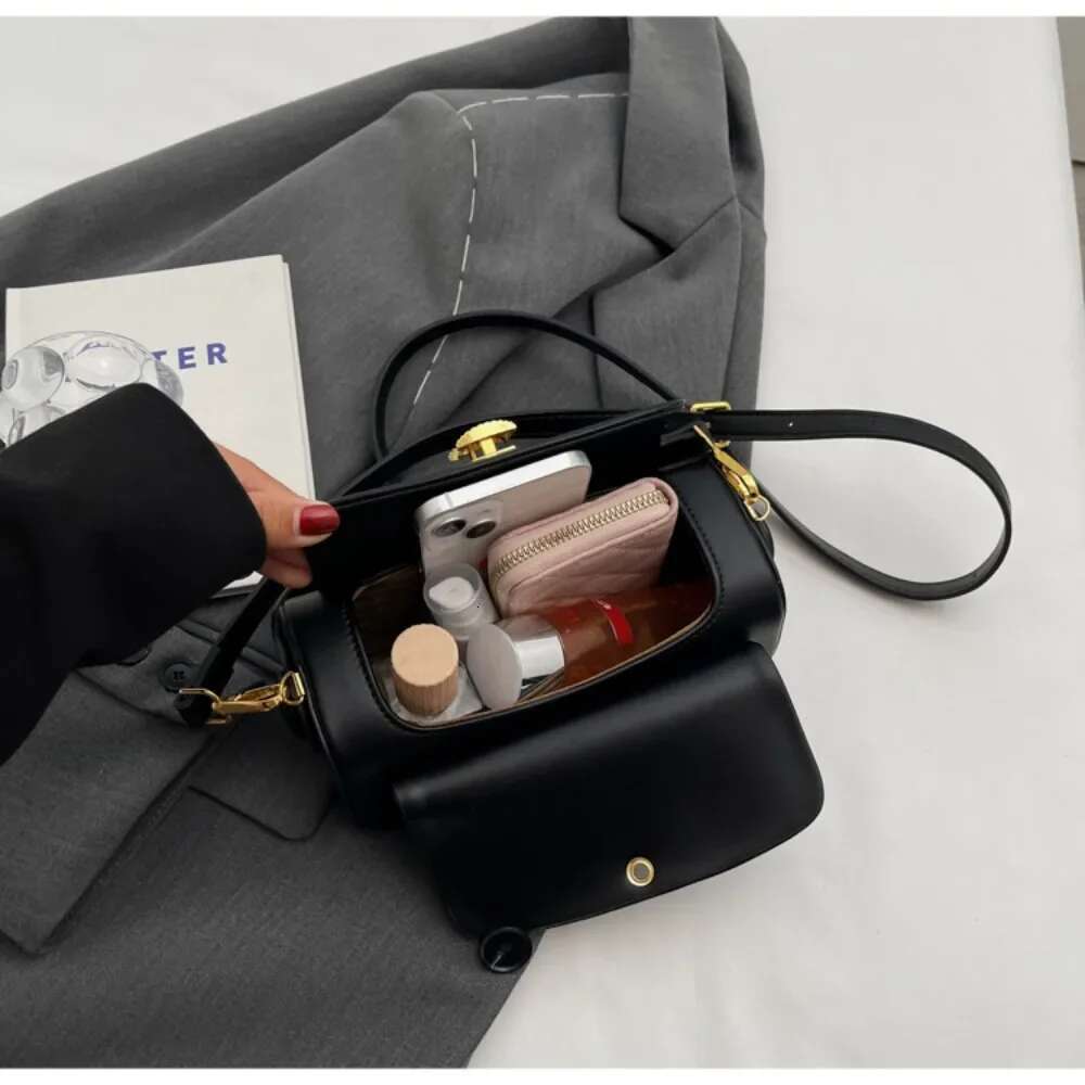 Classic Black Shoulder Bag Women's Versatile Retro Crossbody Square Bags 2024 New Large Capacity Textured Leather Flap Handbags
