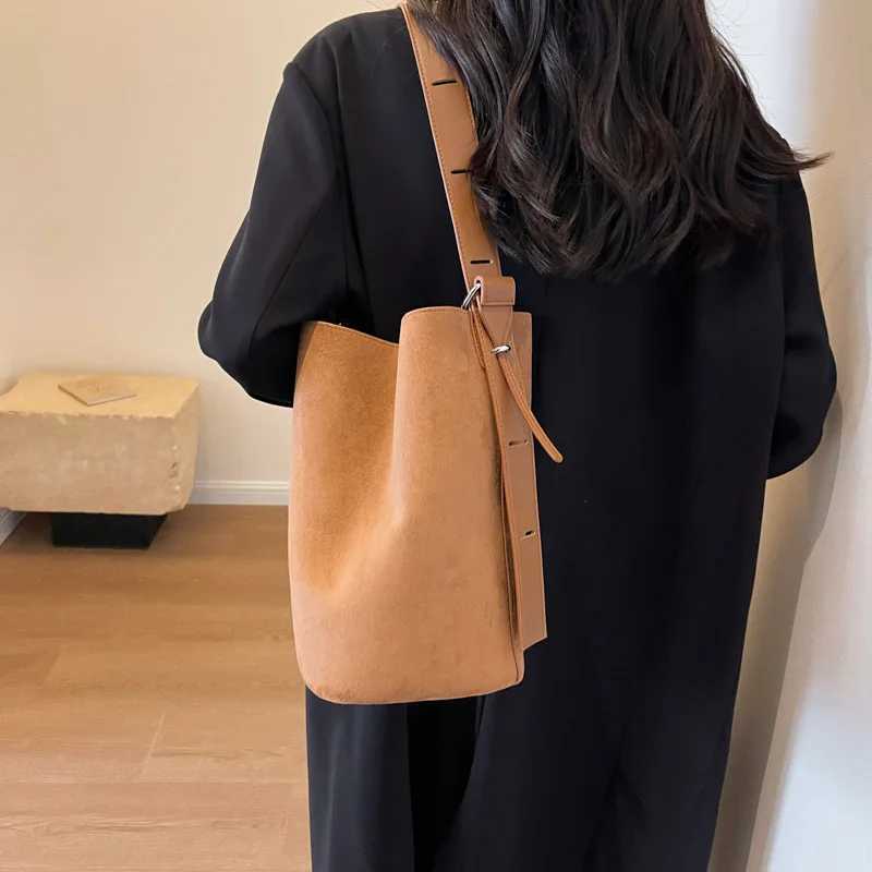 New Arrival Nigedu womens bucket bag matte leather womens messenger bag cross body bag wide shoulder strap womens handbag Bolsos black T250318