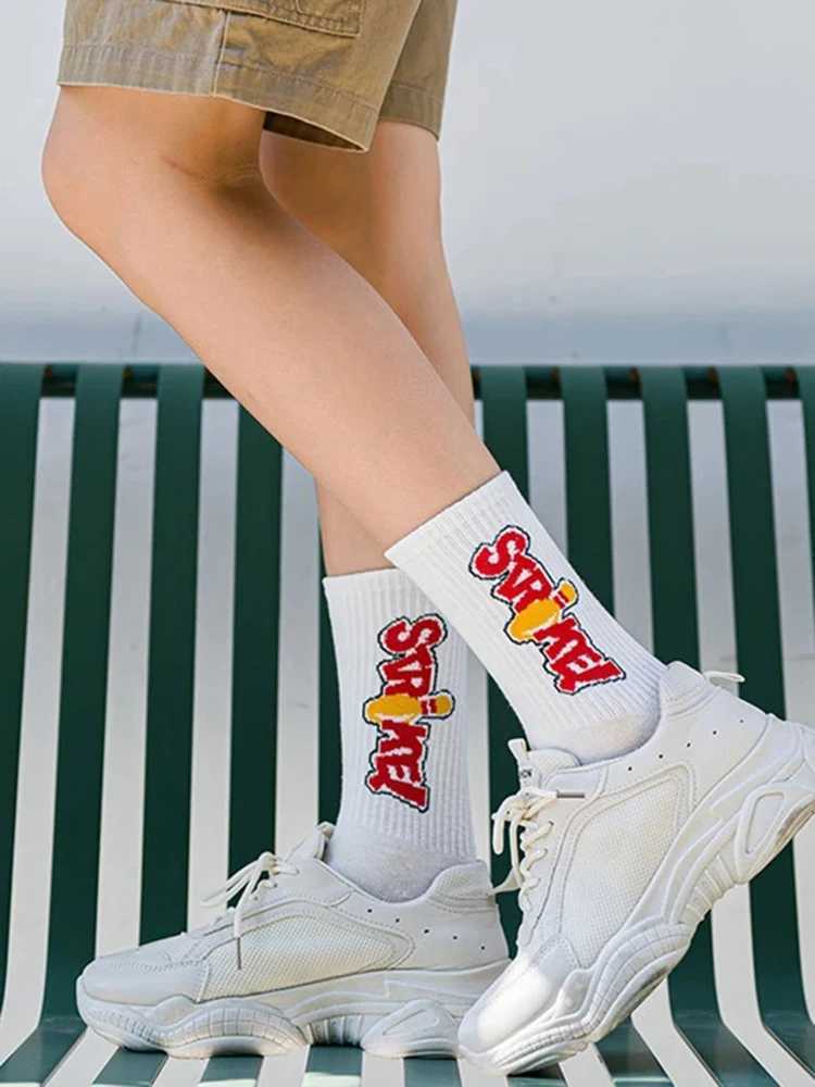 5 pairs of mens fashionable mid length socks randomly matched with various styles fashionable skateboard socks high-quality autumn mens socks X250319