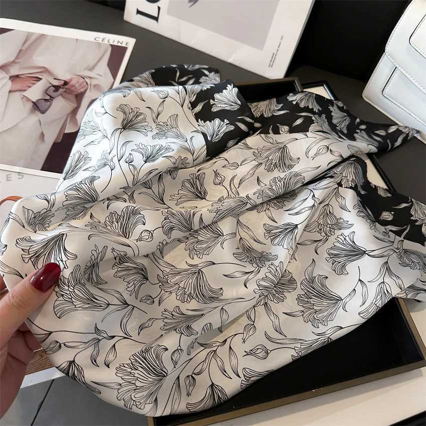 Black and white scarf 70X70cm square silk scarf classic retro printed scarf Kerchief Popar silk scarf strap set scarf X250319