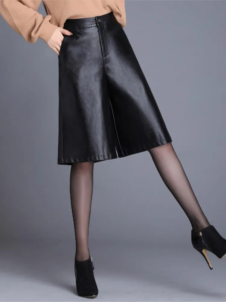 Black PU Leather Bermuda Shorts For Women Loose Long Shorts Motorcycle Punk High Waist Knee Length Bermuda Femme 250319