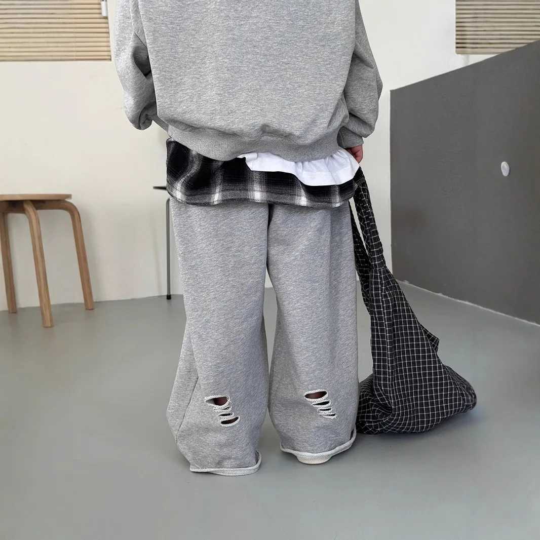 Childrens clothing boys casual pants for spring and summer 2025 new Korean style cool casual knitted childrens sports pants trendT250318