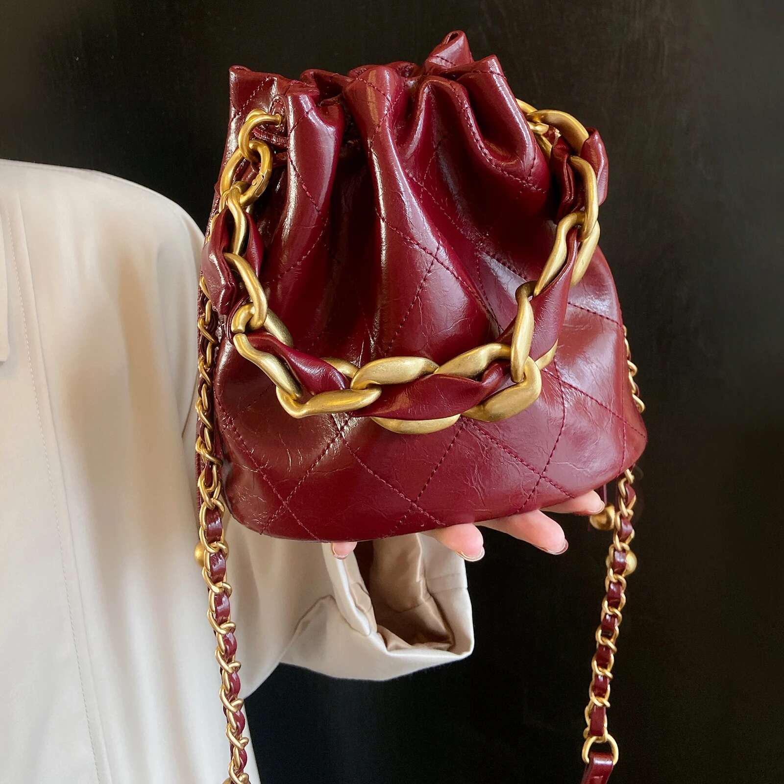 TOUTOU Genuine Leather Quilted Drawstring Bucket Bag Women With Chain Strap Crossbody Handbag For Daily Use And Commuting