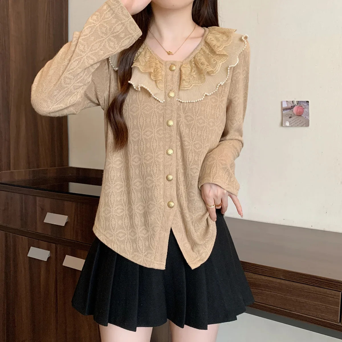 Large Size Spring 2025 French n Sense Shirt Doll Collar Splice Wooden Edge Ear Patchwork Womens Clothing Vneck 250319