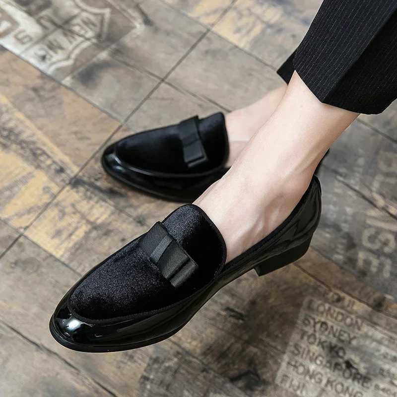 New luxury mens casual Loafers Fi decorative suede driving shoes business formal dress grooms shoes Zapatos HombreXJ250319