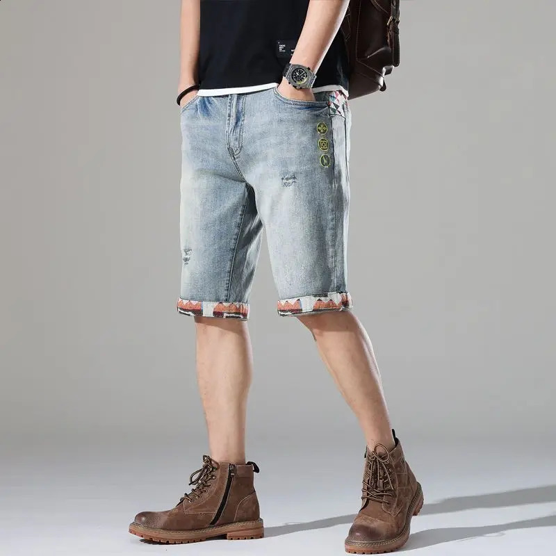 Decal casual hiphop ultrathin mens jeans 2024 summer trend Distressed embroidered shorts hole denim 250319