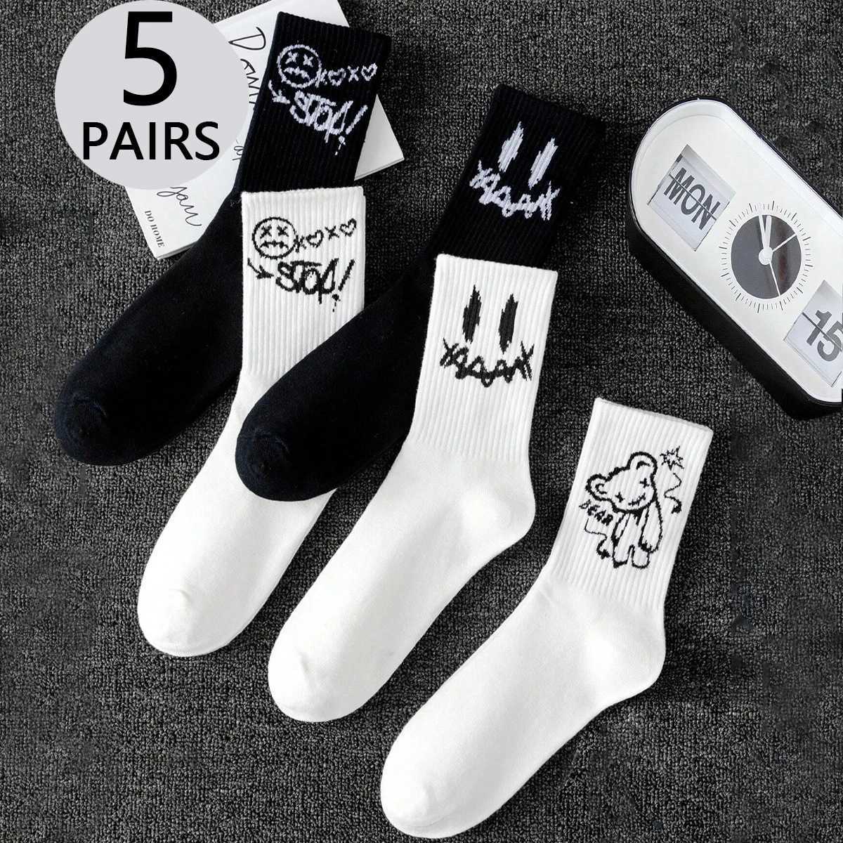 5pairs Mens Black And White Letter Cartoon Bear Trendy And Versatile Mid-Calf Sweat-Absorbent Crew Socks X250319