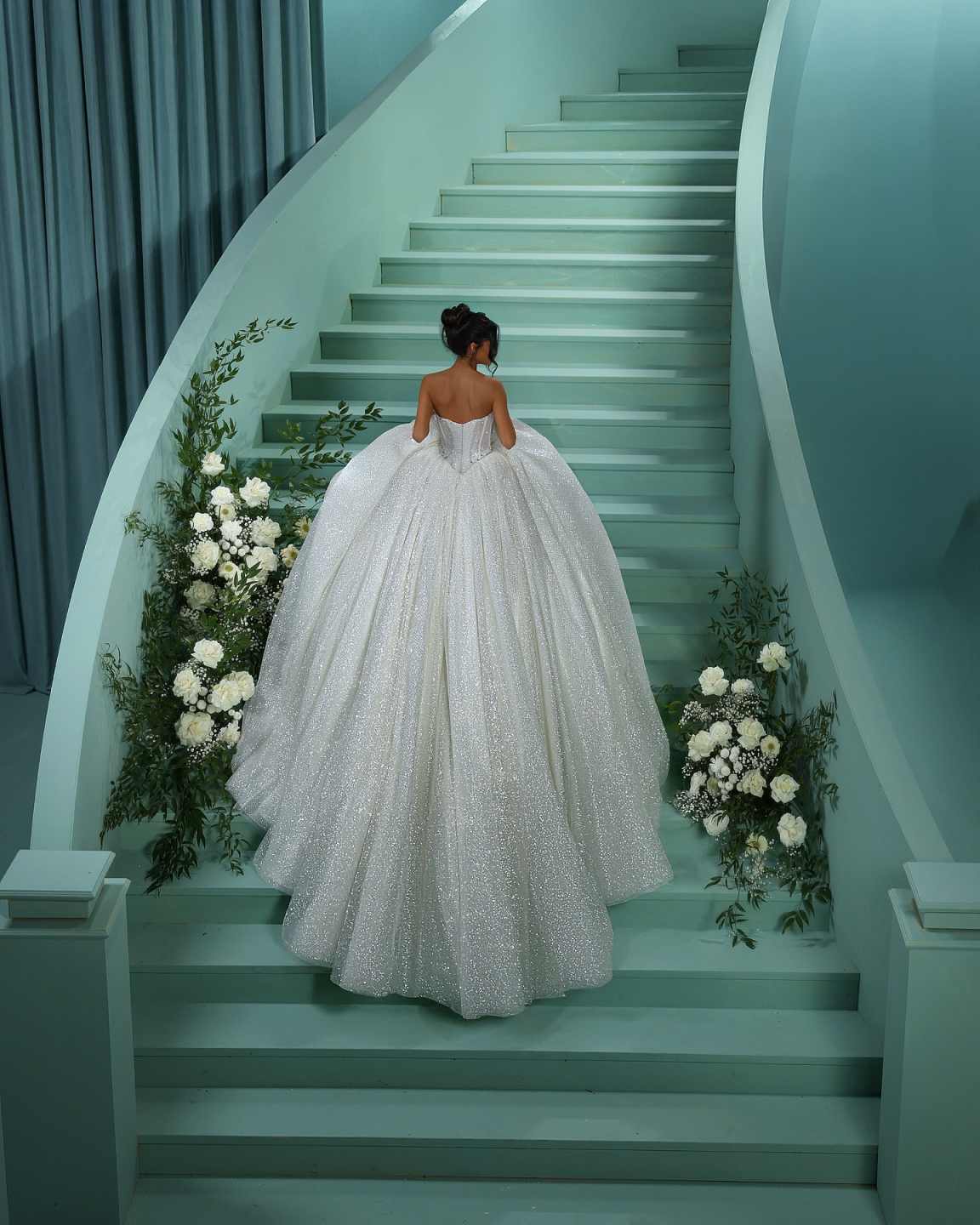 Exquisite Ball Gown Wedding Dresses With Sleeveless Tiered Lace Appliques Bling Sequins Bridal Gowns Elegant Luxury Dubai Custom Made Vestidos De Novi