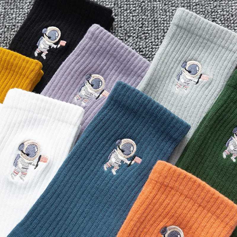 Korea Socks Womens Winter Funny Embroidery Astronaut Cute Fashion Wild Medium Tube Socks Kawaii Sports Harajuku Socks X250319