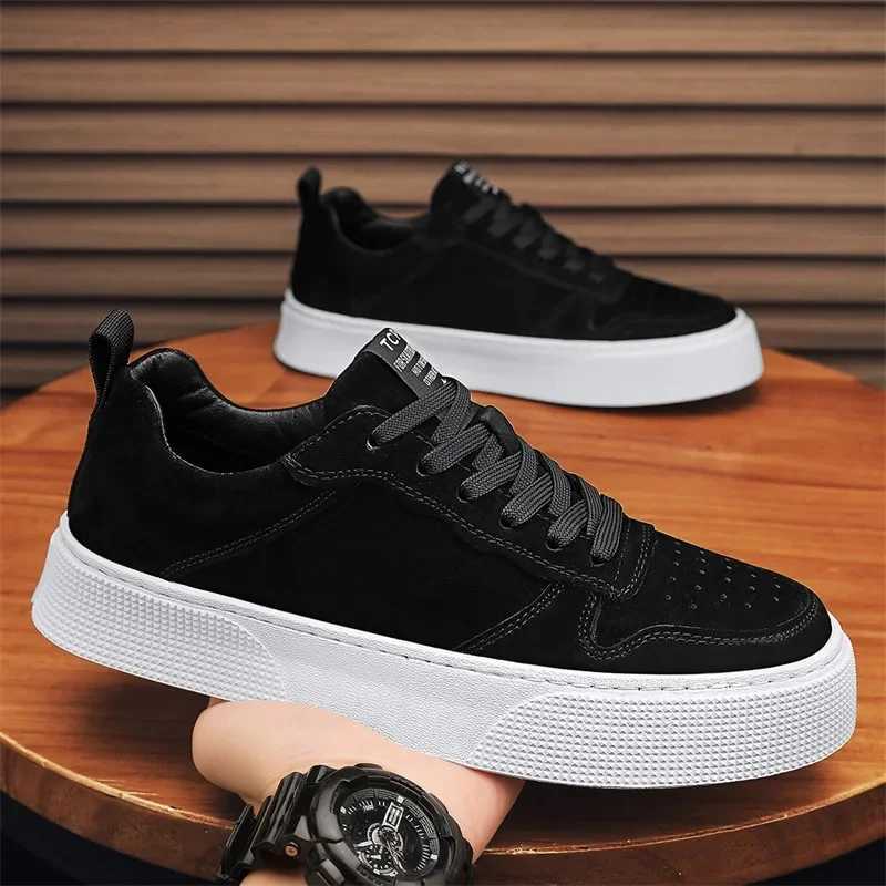 Trend Mens Casual Sneakers Lightweight Flat Shoes Comfortable Non Slip Running Shoes Soft Sole Vulcanized Shoes for Men Zapatos Z250319