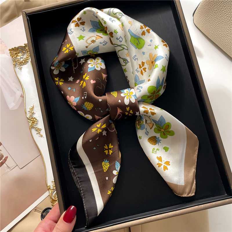 Home>Products>Fashion>Flower printed square scarf X250319