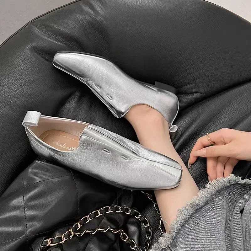 Womens flat shoes genuine leather sheepskin comfortable and smooth Siem Reap beige simple shoes spring and autumn soft load square toesXJ250319