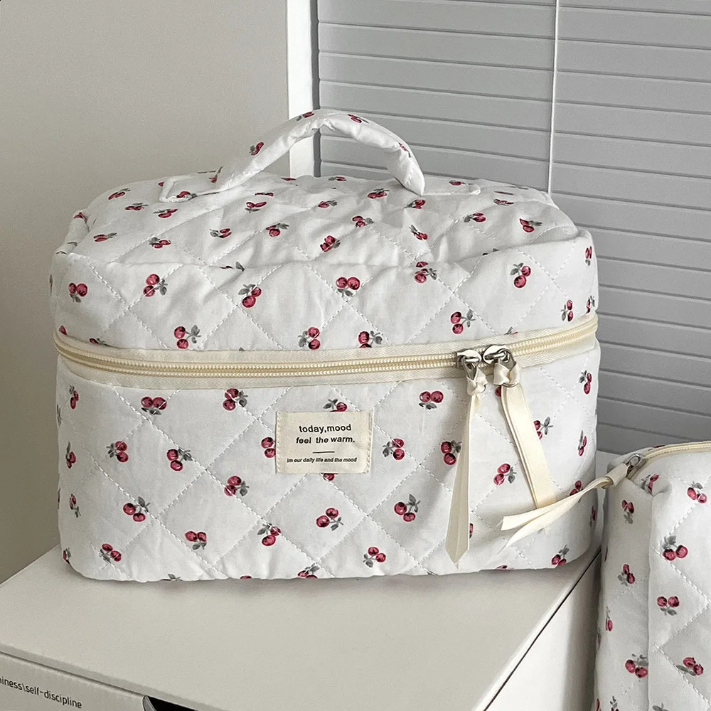 Fashion Cherry Tote Women Makeup Bag Portable Cute Ladies Cosmetic Toiletry Storage Pouch Handbag Cotton Quilted Zipper Bag 250314