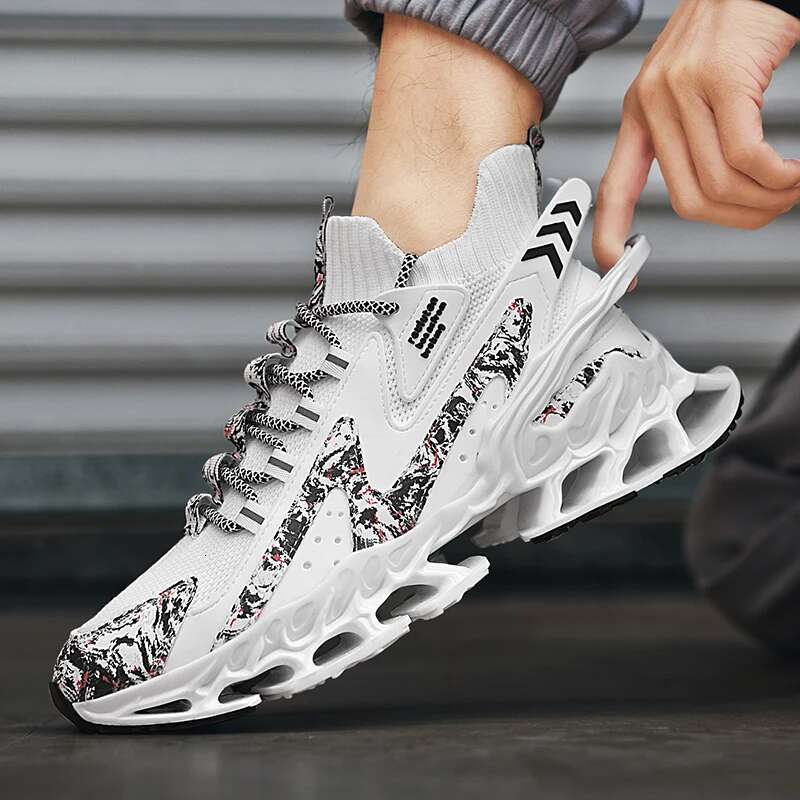 2025 New High end Men's Carbon Plate Running Summer Ultra light Shock Absorber Rural Trendy Blade Designer Fashion Sports Shoes Youth