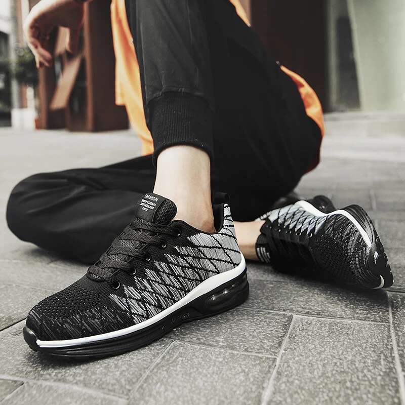 2025 new casual sports men's walking running shoes with mesh surface, breathable and anti slip design, fashionable men's running shoes