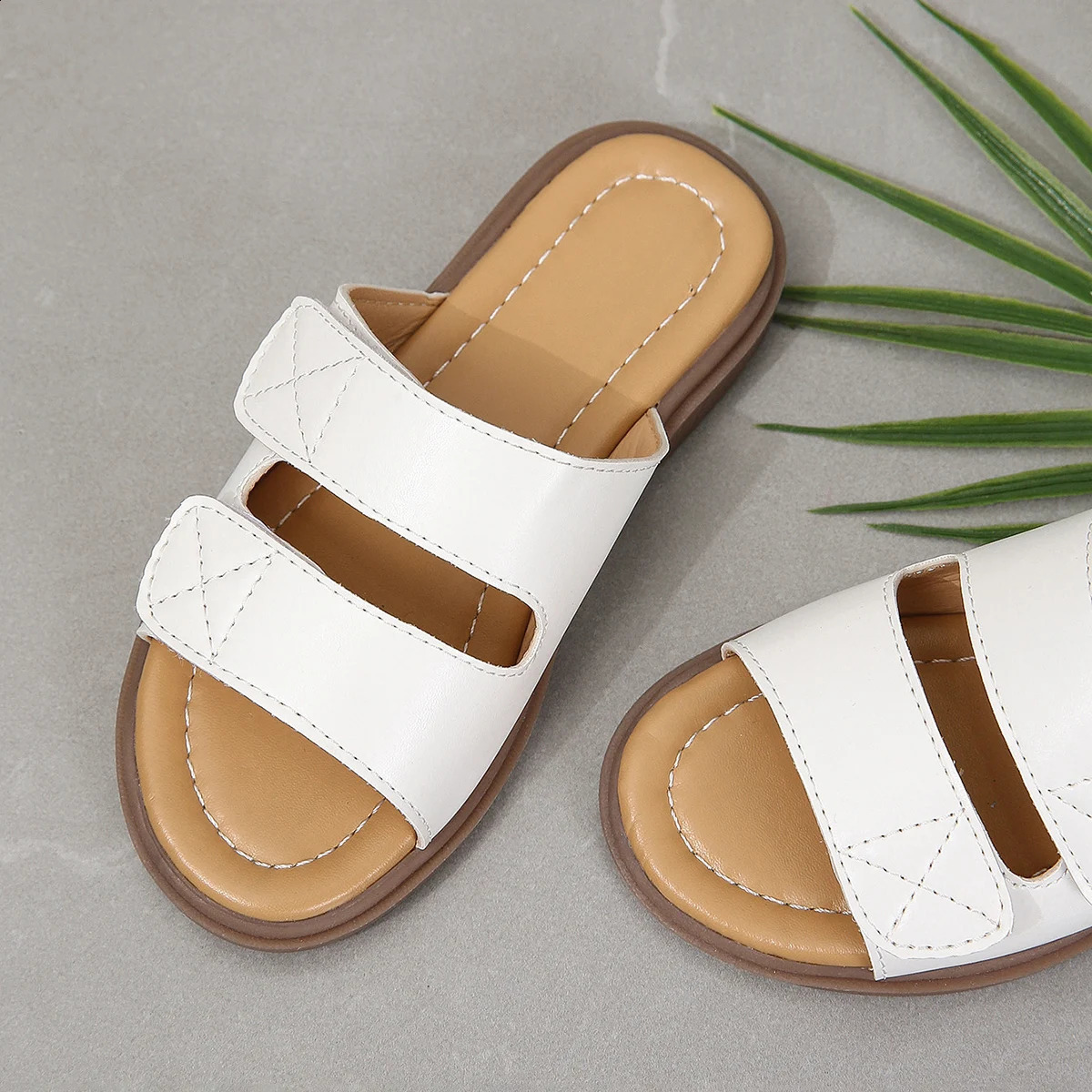 Girls Sandals Summer Medium sized Childrens Princess Soft soled Shoes 250312