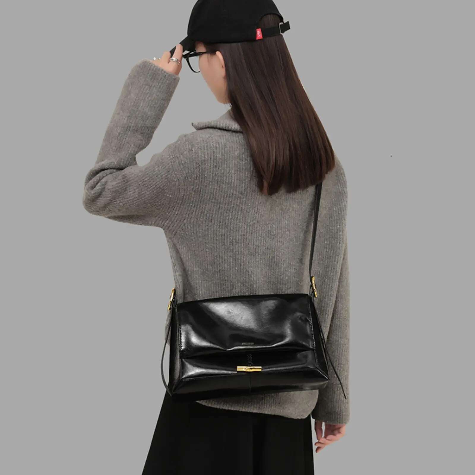 ITAMOOD Large Capacity Messenger Retro Waxed Leather Tote Daily Use And Commuting Shoulder Bag Handbag