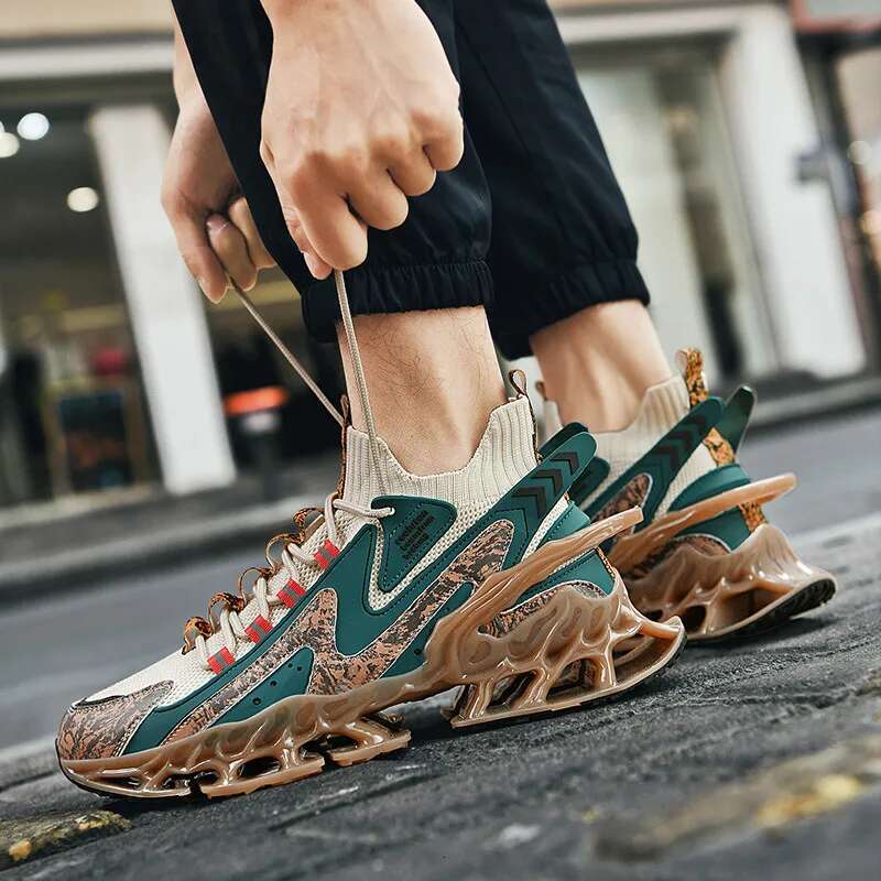 2025 New High end Men's Carbon Plate Running Summer Ultra light Shock Absorber Rural Trendy Blade Designer Fashion Sports Shoes Youth