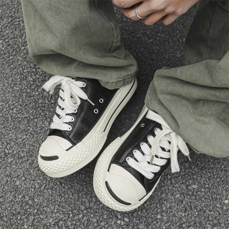 European style niche design super Popar cracked Pu leather wide Versi big toe skate shoes mens open smiling thick soled casual shoes Vcani shoes Y2503
