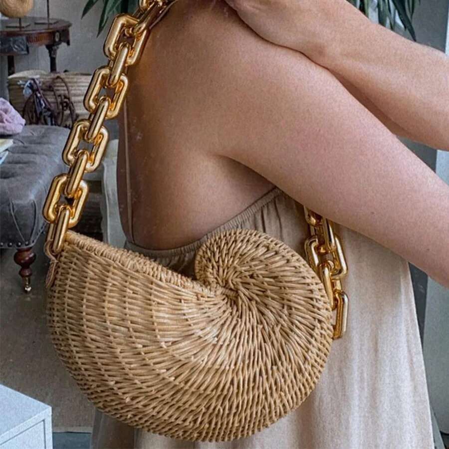 Woven Straw Popular Conch Shell Shaped Rattan Personalized Acrylic Chain Shoulder Bags