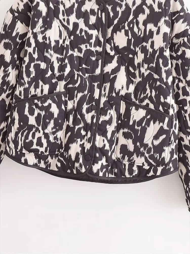 ly arrived womens round neck loose animal print leopard long sleeved paddle jacket for autumn 2024 250319