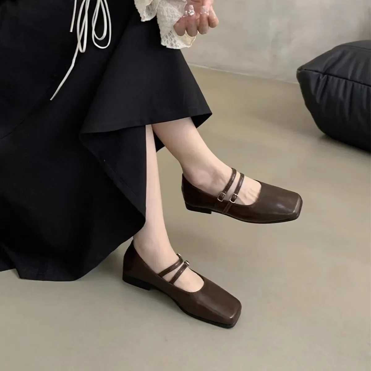 Spring Womens Square Toe Mary Jane Shoes Fi Soft Leather Shallow Flat Shoes Suitable for Womens Outdoor Dresses Student Lolita ShoesXJ250319