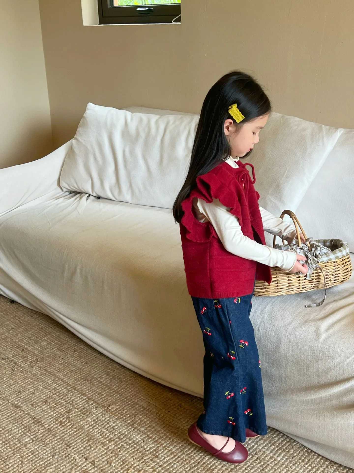Childrens clothing girls jeans autumn 2024 new Korean girls casual cherry bell bottom 2-9-year-old childrens jeans Trojan horseT250318