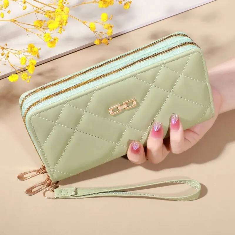 Chic Quilted Long Wallet for Women - Secure Zipper Multi Card Slot Machine Mobile Companion - Versatile Clutch for Every Occasion 250318