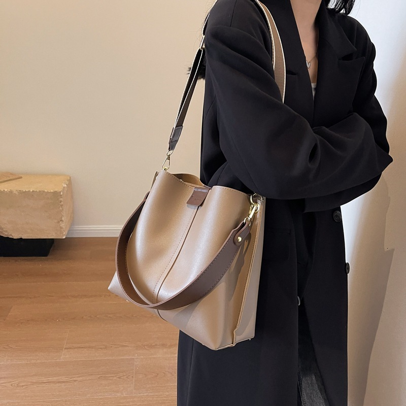 Large Capacity Bucket For Women's fashion New Fashionable Autumn And Winter Broadband Crossbody Bag, One Shoulder Portable Tote Bag Fashion Shoul