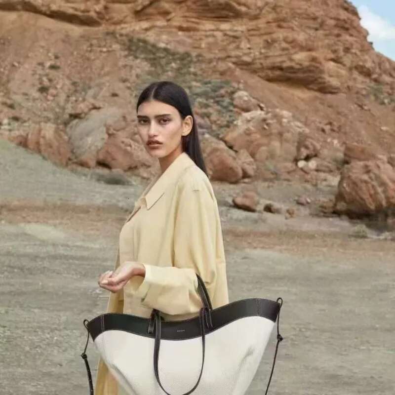 2025 New Tote With Advanced Texture, Leisure, Versatile, Commuting, Large Capacity Women's Bag