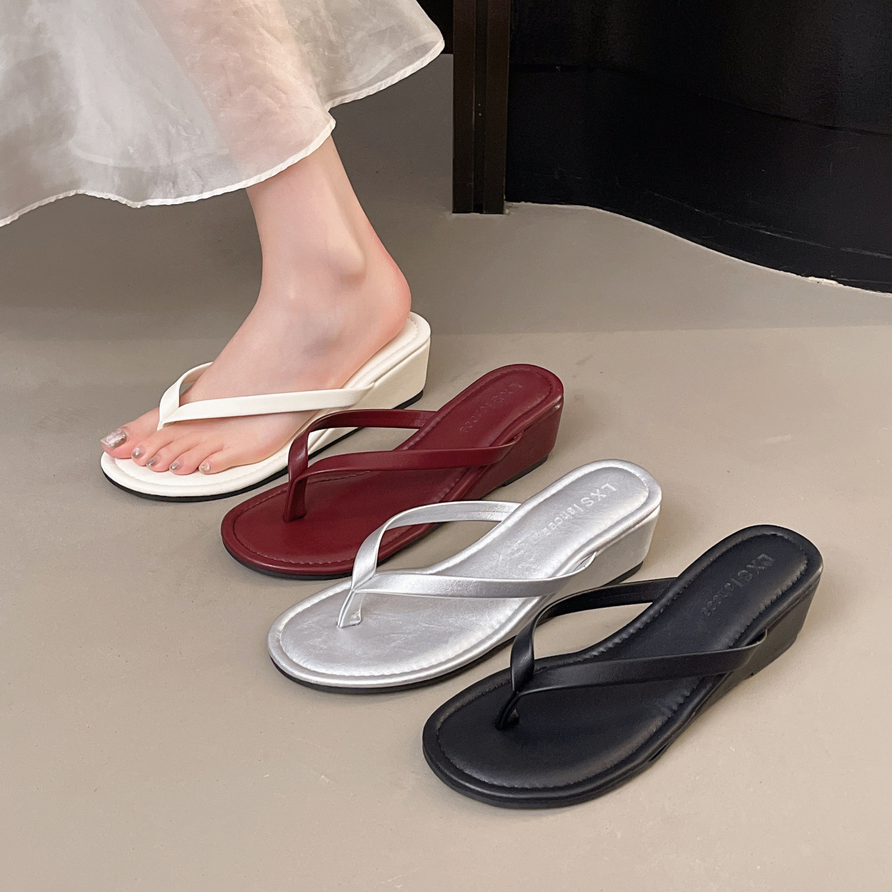 Wedge slippers High heels with pinch toes Designer free Shipping Women wear flip-flops 2025