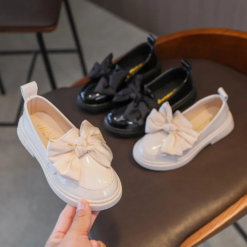 Girls Loafers Autumn Patent Leather Black White Bowknot Slipon Kids Flat Shoes 2636 Rubber Sole Nonslip Children Causl Shoe 250319