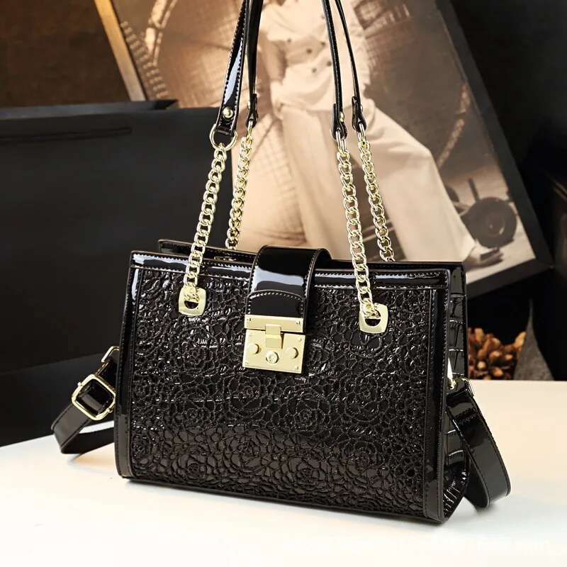 New Designer Bag 2025 Fashionable Noble Women's Shoulder Lace Light Luxury Style Crocodile Printed Handbag Leather Chain Elegant Handbag For Wome