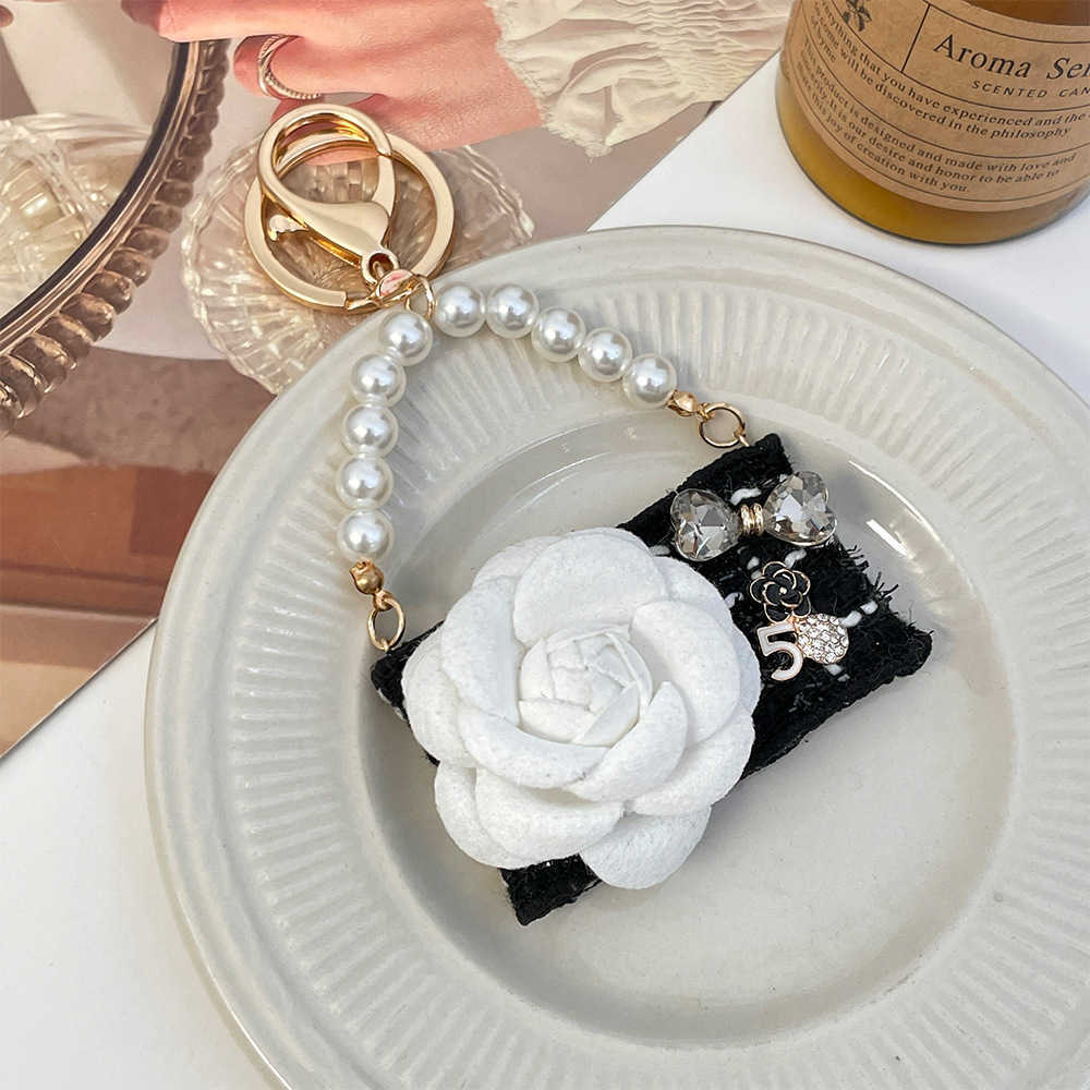 Keychains Lanyards New Camellia Handbag Model Keychain Creative Bow Pendant Car Key Hanging Chain Gift H250318